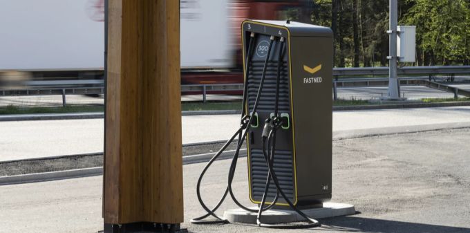 BMW möchte mehr Ladestationen in Deutschland für E-Autos. BMW