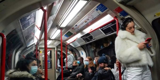 Fahrgäste der Londoner U-Bahn u-bahn