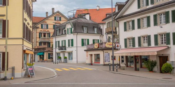 Blick in die Kugelgasse in Männedorf am Zürichsee. Blick in die Kugelgasse in Männedorf am Zürichsee.