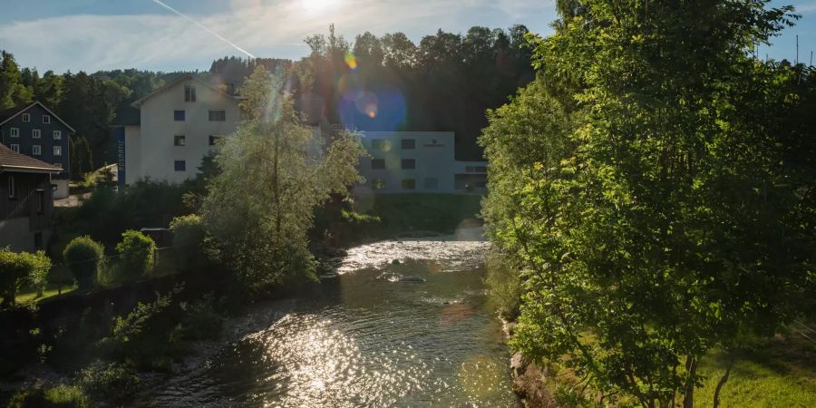 Blick auf den Fluss Necker im Neckertal Toggenburg.