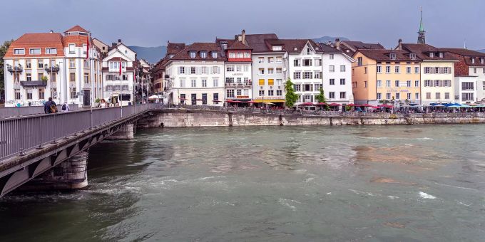 Wengibrücke, Landhaushausquai und Aare in Solothurn. Wengibrücke, Landhaushausquai und Aare in Solothurn.