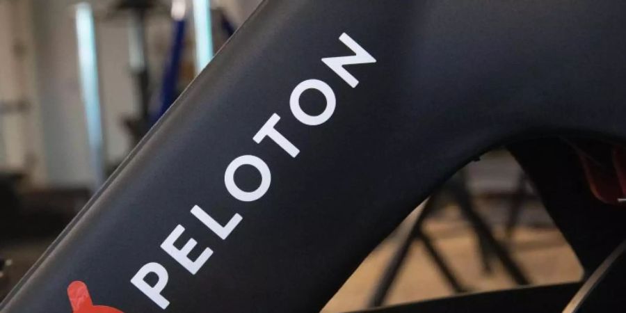 Peloton korrigiert seine Jahresziele nach unten. Foto: Mark Lennihan/AP/dpa