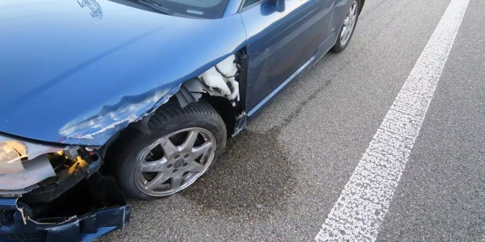 Am Fahrzeug entstand Sachschaden. Unfall