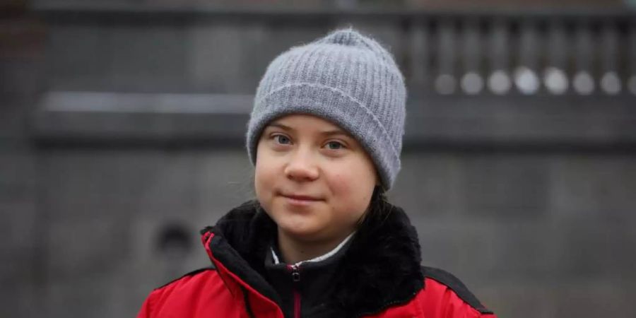 Die schwedische Klimaaktivistin Greta Thunberg steht am Ort ihrer freitäglichen Klimaproteste vor dem Reichstag in Stockholm. (Archivbild). Foto: Steffen Trumpf/dpa