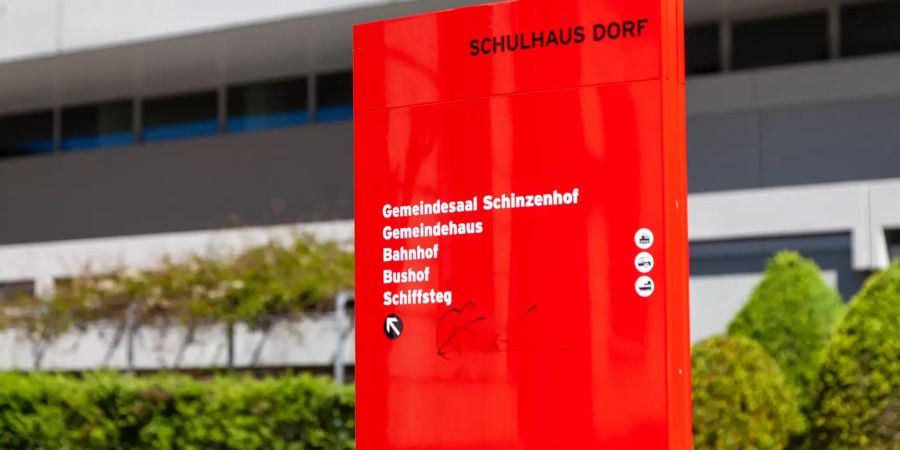 Schulhaus Dorf in Horgen.