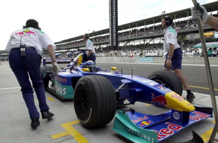 Ähnlich gestaltete sich der Auftritt des Sauber-Teams nach der Jahrtausendwende, hier bei Pedro Diniz in Indianapolis im Jahr 2000.