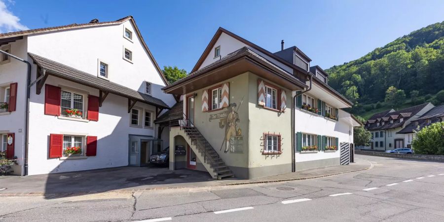 «Zur Wacht» beim Dorfplatz in Rothenfluh.