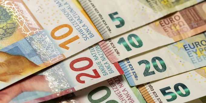 Die Gemeinschaftswährung schwächelt. (Archivbild) euro