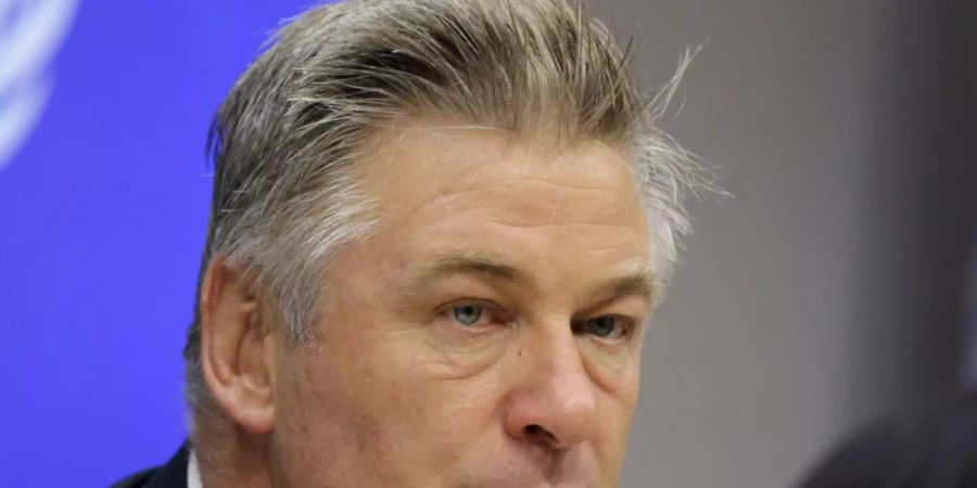 ARCHIV - Schauspieler Alec Baldwin nimmt an einer Pressekonferenz teil. Foto: Seth Wenig/AP/dpa