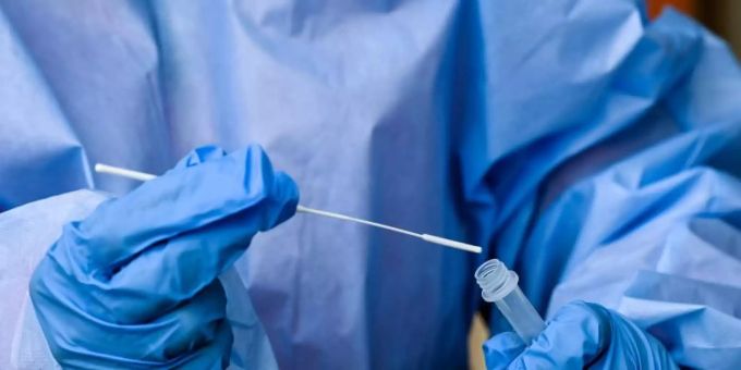In Grossbritannien galt die Coronavirus-Pandemie bereits als so gut wie überwunden. Doch nun droht die Omikron-Variante, das Land wieder zurückzuwerfen. ). Foto: Jens Kalaene/dpa-Zentralbidl/dpa In Grossbritannien galt die Coronavirus-Pandemie bereits als so gut wie überwunden. Doch nun droht die Omikron-Variante, das Land wieder zurückzuwerfen. ). Foto: Jens Kalaene/dpa-Zentralbidl/dpa