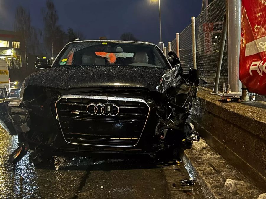 Bilder zeigen den Unfall.