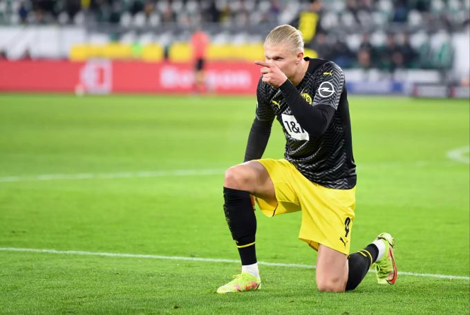 Trifft schon wieder für den BVB: Stürmer Erling Haaland jubelt im Spiel gegen Wolfsburg. BVB