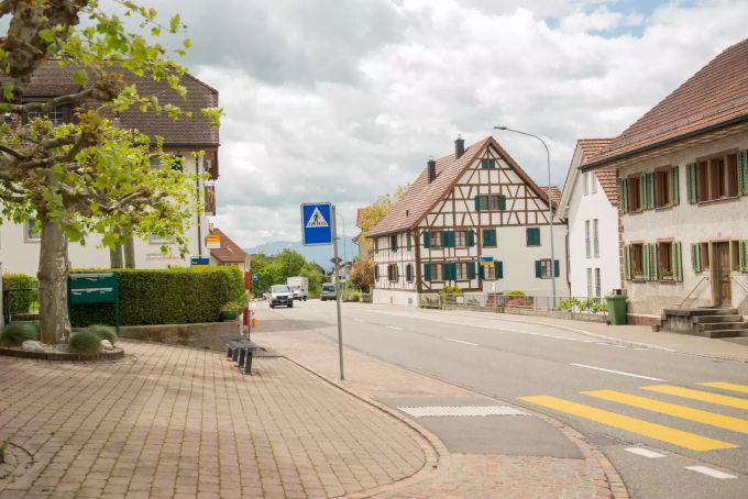 Chileweg und Dorfkern in Oberlunkhofen im Kanton Aargau Chileweg und Dorfkern in Oberlunkhofen im Kanton Aargau