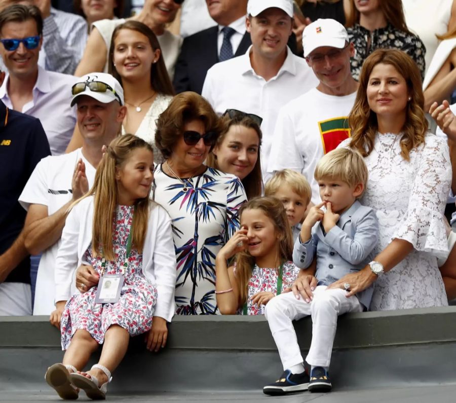 Die vier Kinder Myla Rose, Charlene, Lennart und Leo sind auch bei den Spielen ihres Papas manchmal mit dabei.