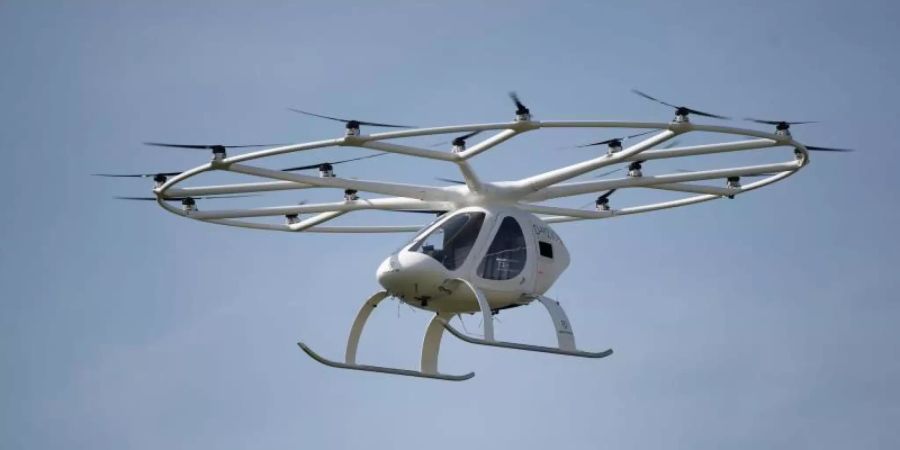 Ein Volocopter hebt ab - elektrisch angetrieben. Foto: Marijan Murat/dpa