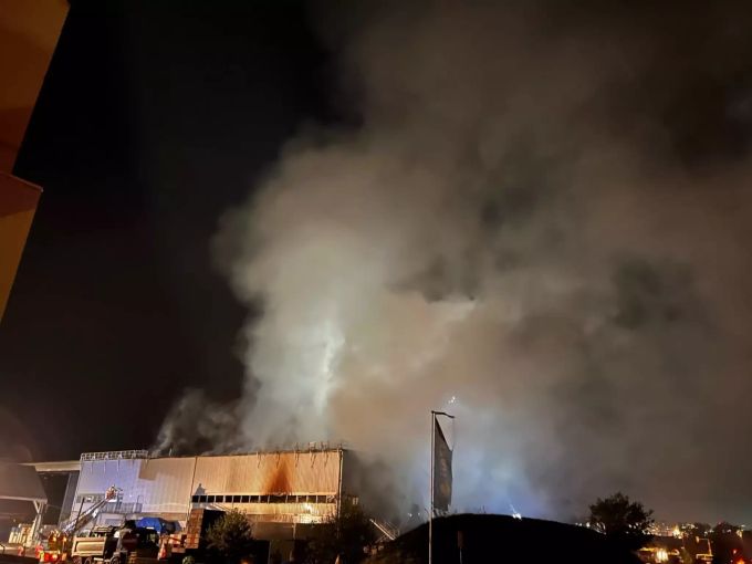 Der Brand der Recycling-Anlage in Glattbrugg ZH sorgte für einen riesigen Brand Glattbrugg ZH