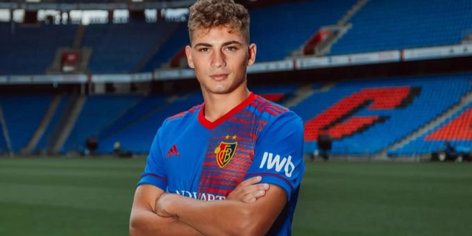 Sebastiano Esposito unterschreibt beim FC Basel. FC Basel