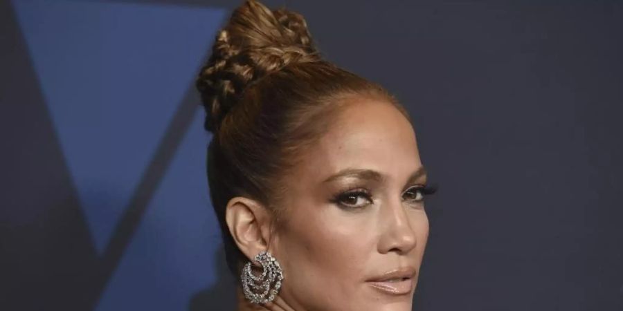 Kaum zu glauben: Latina-Star Jennifer Lopez ist 52 Jahre alt. Foto: Jordan Strauss/Invision via AP/dpa