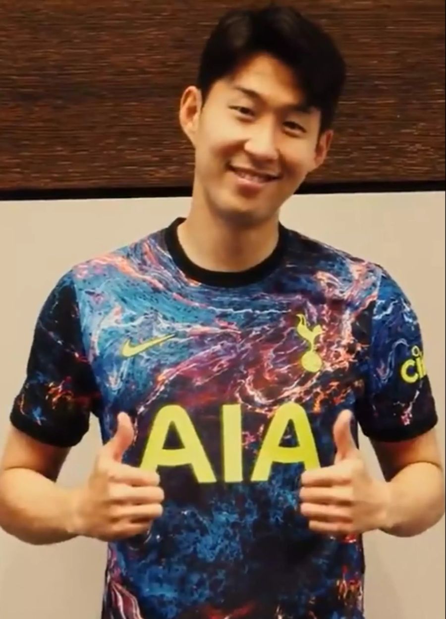 Heung-Min Son zeigt sich im neuen Dress.