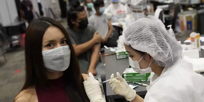 Eine neue US-Studie belegt den hohen Schutz des Impfstoffes von AstraZeneca vor einem schweren Verlauf bei einer Covid-19-Erkrankung. (Symbolbild) Eine neue US-Studie belegt den hohen Schutz des Impfstoffes von AstraZeneca vor einem schweren Verlauf bei einer Covid-19-Erkrankung. (Symbolbild)