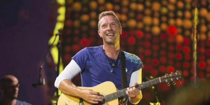 Bei der Coldplay Tour ab März soll die Bewegungsenergie von Fans in Strom umgewandelt werden. Foto: Scott Roth/AP/Invision/dpa Coldplay