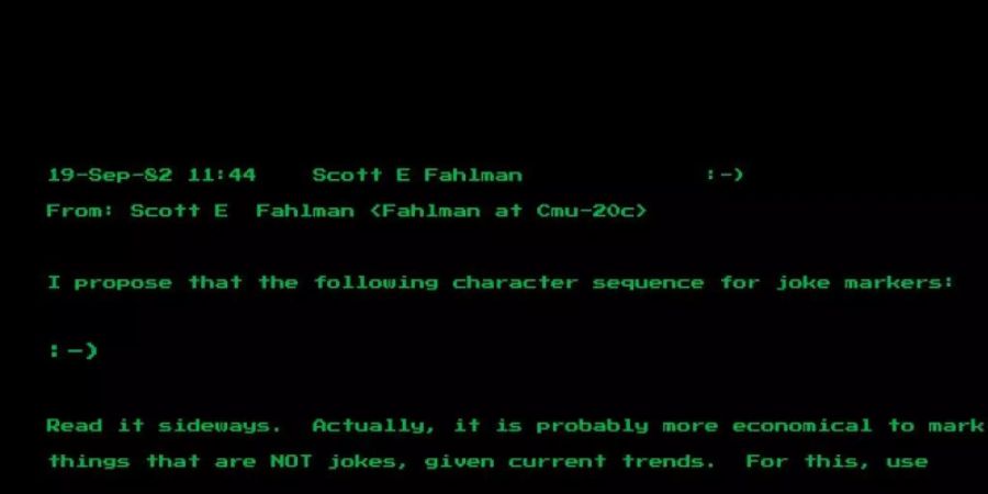 Eine Nachricht des Computerwissenschaftlers Scott Fahlman von der Universität Pittsburgh vom 19. September 1982 zeigt seinen Vorschlag der Zeichenkombination «:-)». Foto: Heritage Auctions/Heritage Auctions/HA.com/dpa