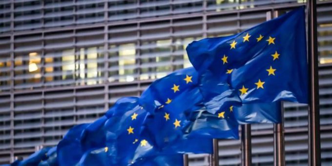 Das Corona-Wiederaufbauprogramm der EU - insgesamt 800 Milliarden Euro - soll helfen, die durch die Pandemie entstandenen wirtschaftlichen Schäden zu bewältigen. Foto: Zhang Cheng/XinHua/dpa Das Corona-Wiederaufbauprogramm der EU - insgesamt 800 Milliarden Euro - soll helfen, die durch die Pandemie entstandenen wirtschaftlichen Schäden zu bewältigen. Foto: Zhang Cheng/XinHua/dpa