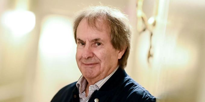 ARCHIV - Der irische Sänger und Komponist Chris de Burgh in Berlin. Foto: Britta Pedersen/dpa-Zentralbild/dpa ARCHIV - Der irische Sänger und Komponist Chris de Burgh in Berlin. Foto: Britta Pedersen/dpa-Zentralbild/dpa