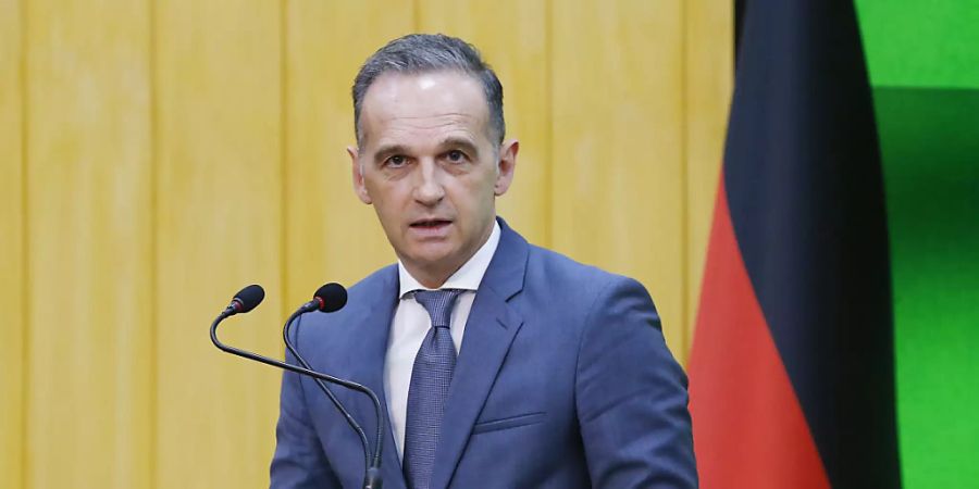 Heiko Maas, Aussenminister von Deutschland, gibt gemeinsam mit dem pakistanischen Aussenminister Qureshi eine Pressekonferenz im Anschluss an ihr Treffen. Foto: Anjum Naveed/AP/dpa