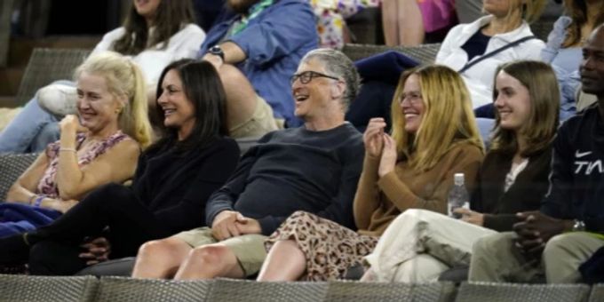 Erwischt! - Ist diese Brünette die Neue von Bill Gates?