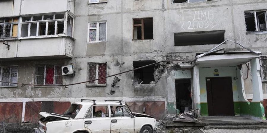 In der ukrainischen Grossstadt Mariupol und für die Stadt Wolnowacha gilt eine Feuerpause für humanitäre Korridore. Foto: Evgeniy Maloletka/AP/dpa