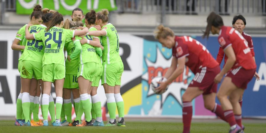 Die Wölfinnen (l) liessen den Bayern im Topspiel keine Chance.