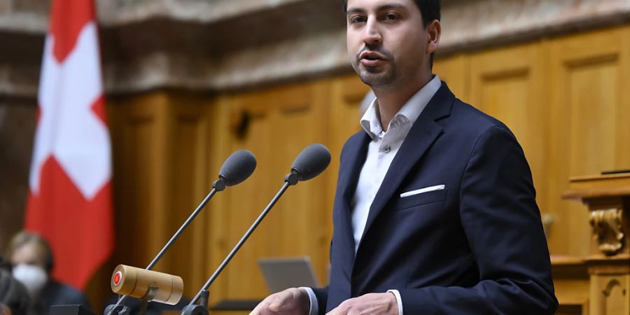 Hat nach der Teilnahme an einer unbewilligten Kundgebung eine Anzeige am Hals: der Zürcher SP-Nationalrat Fabian Molina. (Archivbild)