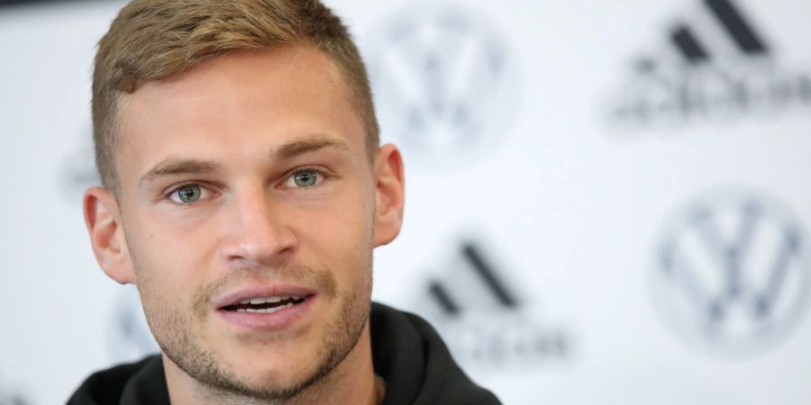 Der Fussball-Profi Joshua Kimmich freut sich über Nachwuchs.