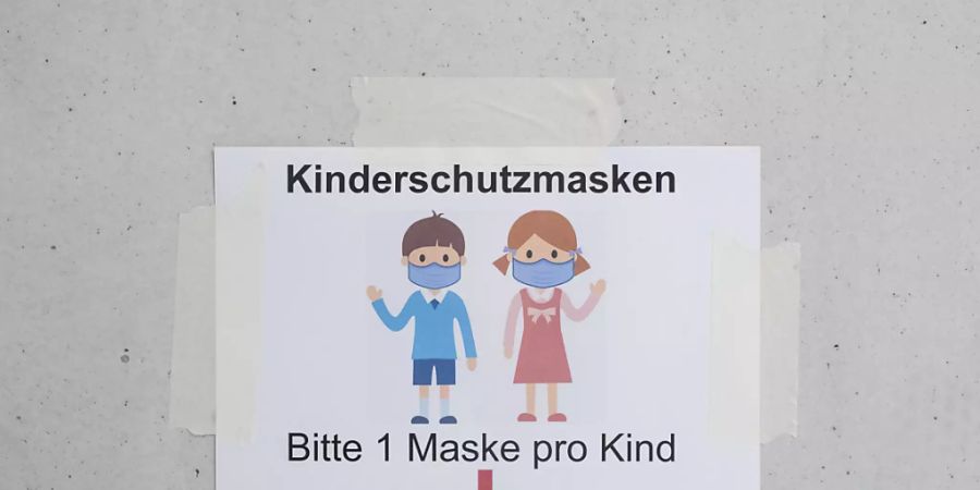 In mehreren Kantonen müssen mittlerweile auch Primarschul-Kinder im Unterricht Masken tragen. (Archivbild)