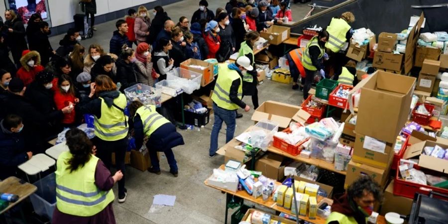 Flüchtlinge und Helfer am Berliner Hauptbahnhof