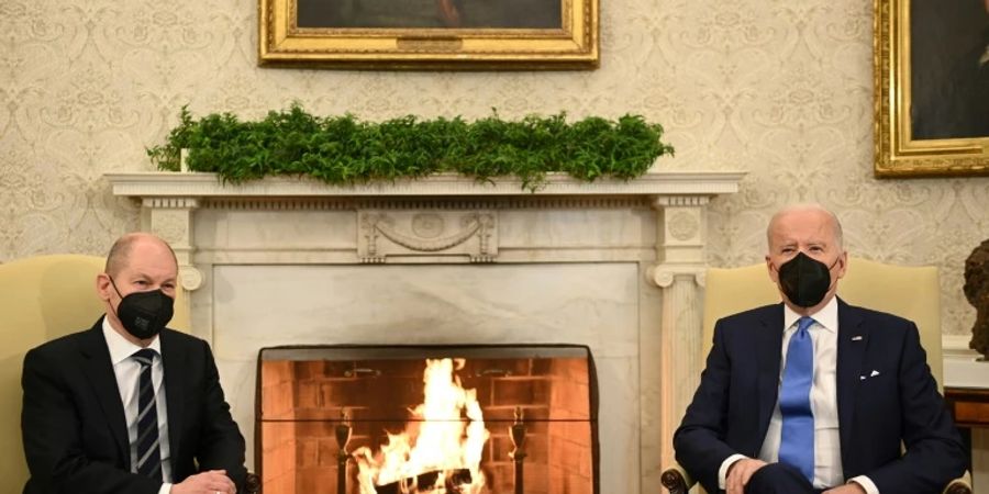 Scholz (l.) bei Besuch bei Biden im Weissen Haus mit am 7. Februar