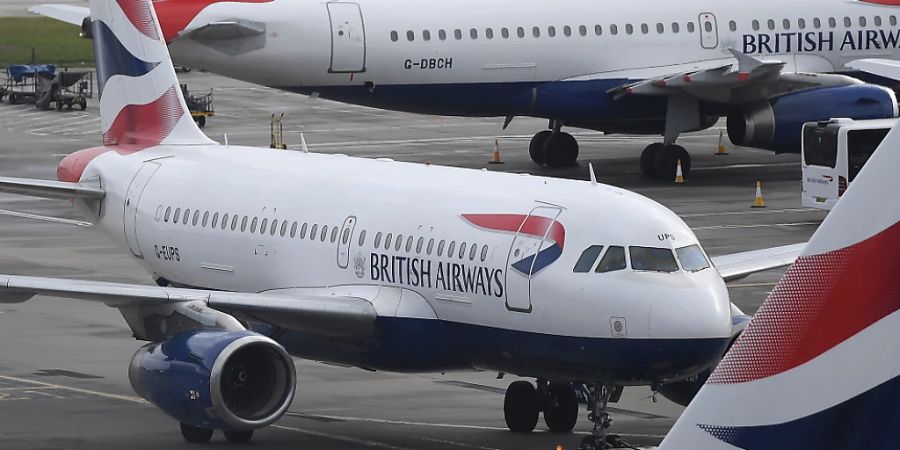 Die Fluggesellschaft British Airways streicht vorläufig alle Kurzstreckenflüge am dem Flughafen London Heathrow. (Archivbild)