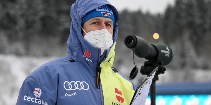 Biathlon-Bundestrainer Mark Kirchner will vor den Olympischen Winterspielen Ruhe bewahren. Foto: Hendrik Schmidt/dpa-Zentralbild/dpa