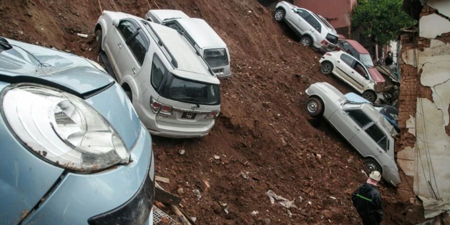 Zerstörte Autos in Antananarivo