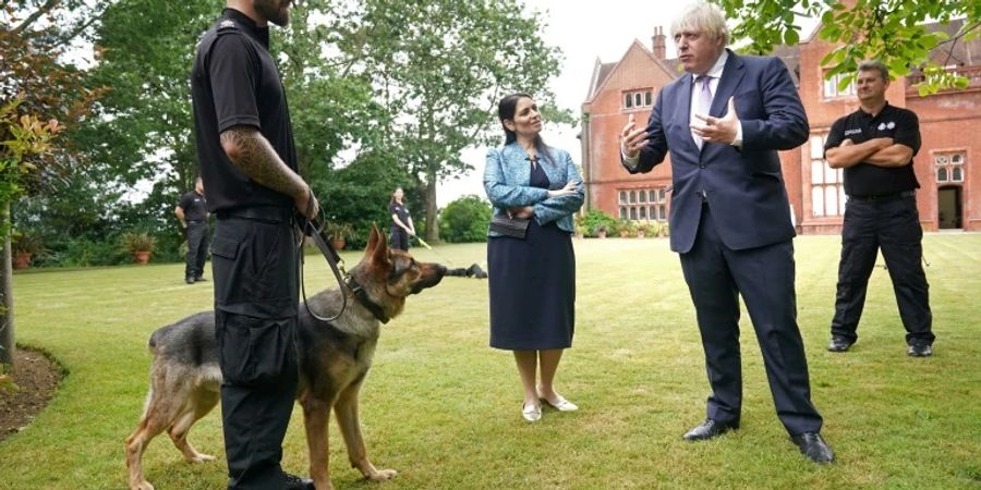 Boris Johnson (rechts)