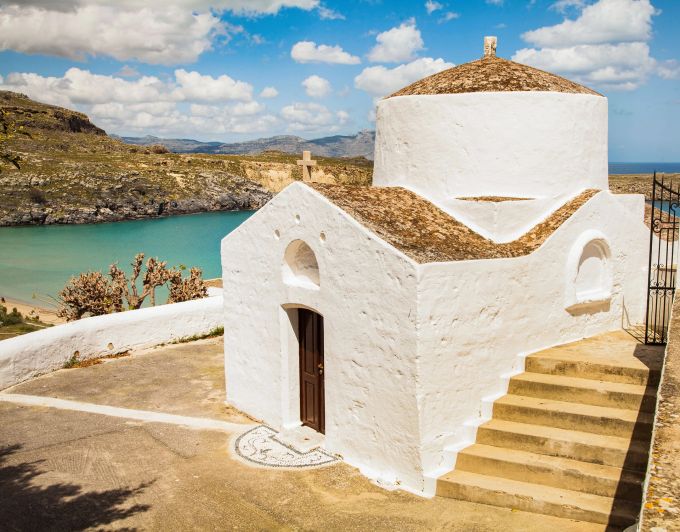 Die Kapelle des Heiligen Georg Pahimahiotis wurde im späten 14. Jahrhundert erbaut und befindet sich im historischen Zentrum der antiken Stadt Lindos. TUI Sommerferien Rhodos