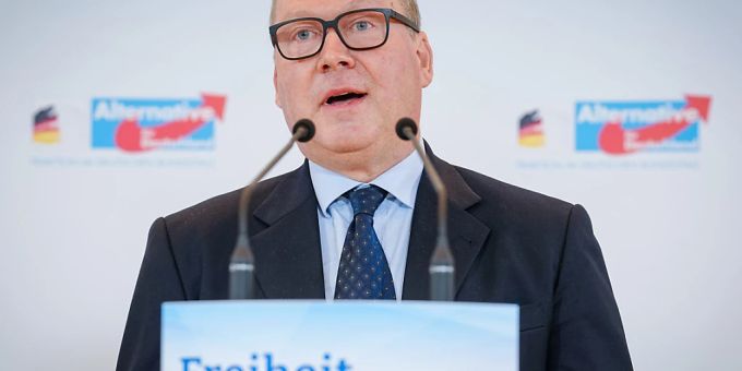 Max Otte, Vorsitzender der deutschen Werteunion und CDU-Parteimitglied, nimmt an einer Pressekonferenz der AfD zu Beginn der AfD-Fraktionssitzung im Reichstagsgebäude teil. Vor der deutschen Bundespräsidentenwahl im Februar droht Max Otte, der Rauswurf aus der CDU. Foto: Kay Nietfeld/dpa Max Otte, Vorsitzender der deutschen Werteunion und CDU-Parteimitglied, nimmt an einer Pressekonferenz der AfD zu Beginn der AfD-Fraktionssitzung im Reichstagsgebäude teil. Vor der deutschen Bundespräsidentenwahl im Februar droht Max Otte, der Rauswurf aus der CDU. Foto: Kay Nietfeld/dpa