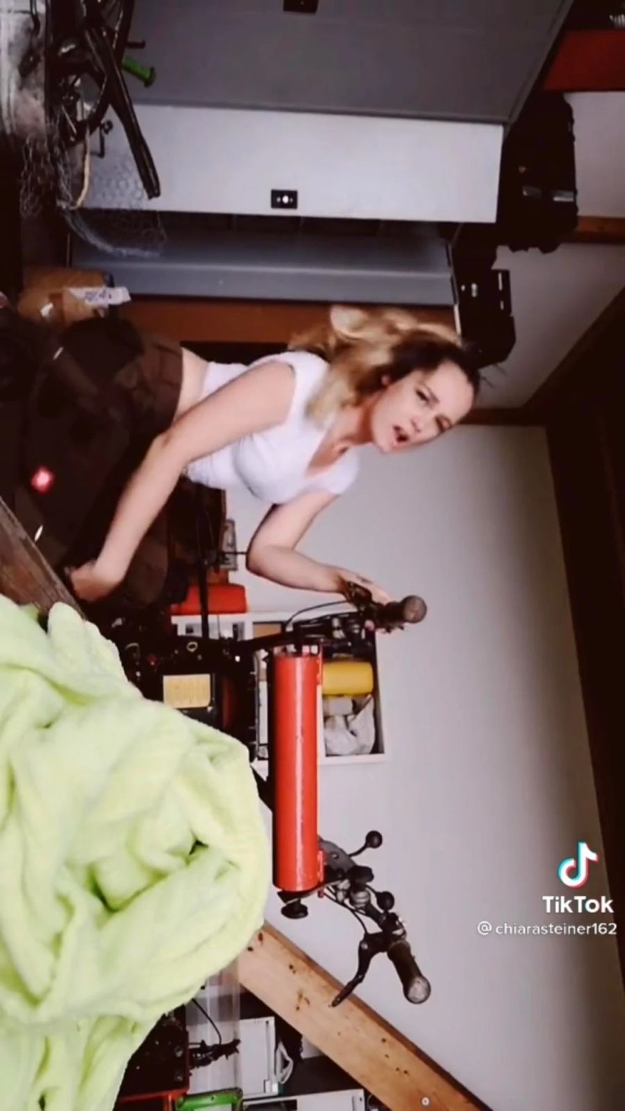 Chiara tanzt auf Tiktok.