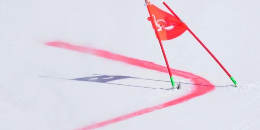 Zu viel Wind: Der alpine Mixed-Teamwettbewerb droht auszufallen. Foto: Michael Kappeler/dpa