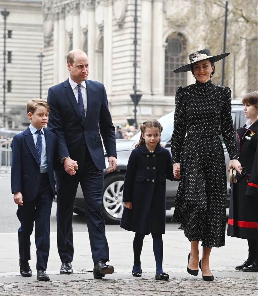 Prinz George, Prinz William, Prinzessin Charlotte und Kate.