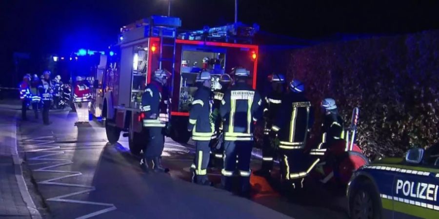 Feuerwehrleute am Einsatzort in Unna