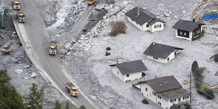 Der Bergsturz oberhalb von Bondo im Bergell löste eine grosse Wellt der Solidarität mit den Geschädigten aus, wie ein Zwischenbericht über die Verwendung von Spendengeldern zeigt (Archivbild).