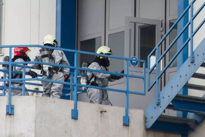 Behörden im Einsatz nach der Explosion 2016 in Pratteln. Pratteln Rohner AG