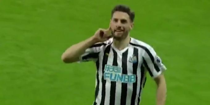 Fabian Schär jubelt nach seiner Traumkiste für Newcastle gegen Burnley. Fabian Schär